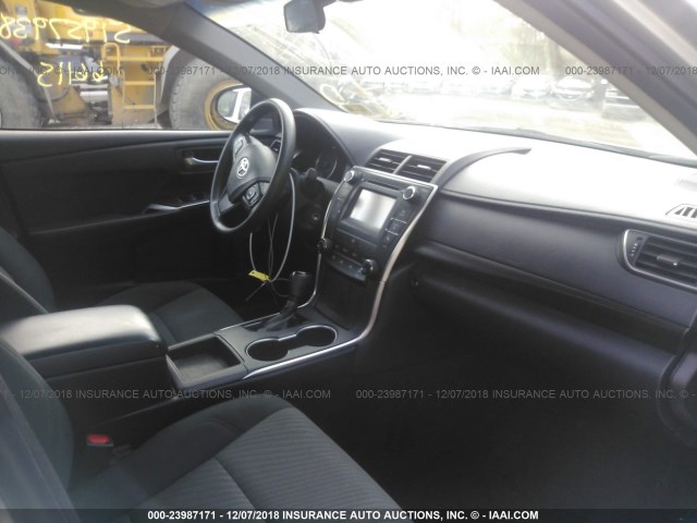 4T1BF1FK8GU599556 - 2016 TOYOTA CAMRY LE/XLE/SE/XSE SILVER photo 5