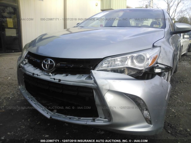 4T1BF1FK8GU599556 - 2016 TOYOTA CAMRY LE/XLE/SE/XSE SILVER photo 6