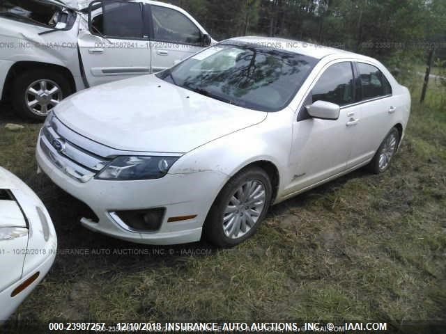 3FADP0L31CR219790 - 2012 FORD FUSION HYBRID WHITE photo 2