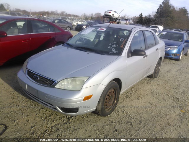 1FAFP34NX7W170764 - 2007 FORD FOCUS ZX4/S/SE/SES ვერცხლისფერი ფოტო 2