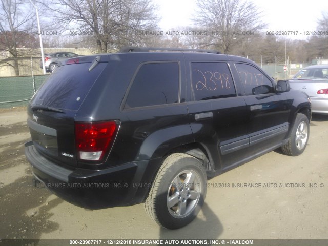 1J4HR48N15C564031 - 2005 JEEP GRAND CHEROKEE LAREDO/COLUMBIA/FREEDOM BLACK photo 4