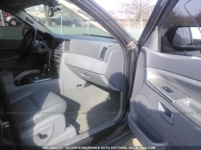 1J4HR48N15C564031 - 2005 JEEP GRAND CHEROKEE LAREDO/COLUMBIA/FREEDOM BLACK photo 5