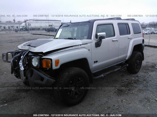 5GTDN136468327822 - 2006 HUMMER H3 SILVER photo 2