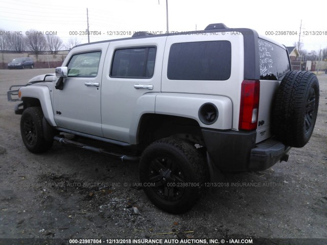 5GTDN136468327822 - 2006 HUMMER H3 SILVER photo 3