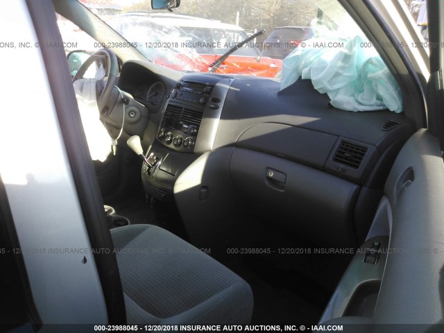 5TDZK23C88S216609 - 2008 TOYOTA SIENNA CE/LE SILVER photo 5