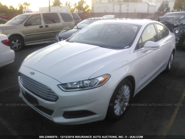 3FA6P0LU6GR388971 - 2016 FORD FUSION SE HYBRID WHITE photo 2