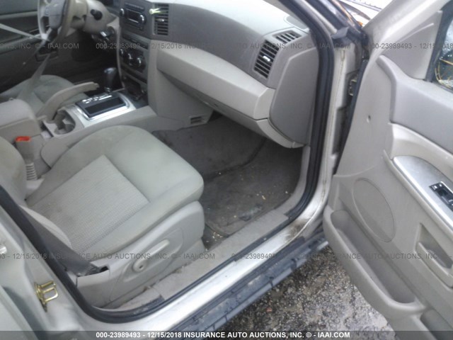 1J8GS48K77C566826 - 2007 JEEP GRAND CHEROKEE LAREDO/COLUMBIA/FREEDOM SILVER photo 5