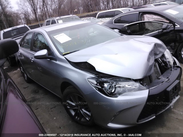 4T1BF1FK0GU264095 - 2016 TOYOTA CAMRY LE/XLE/SE/XSE SILVER photo 1