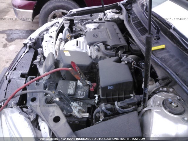 4T1BF1FK0GU264095 - 2016 TOYOTA CAMRY LE/XLE/SE/XSE SILVER photo 10