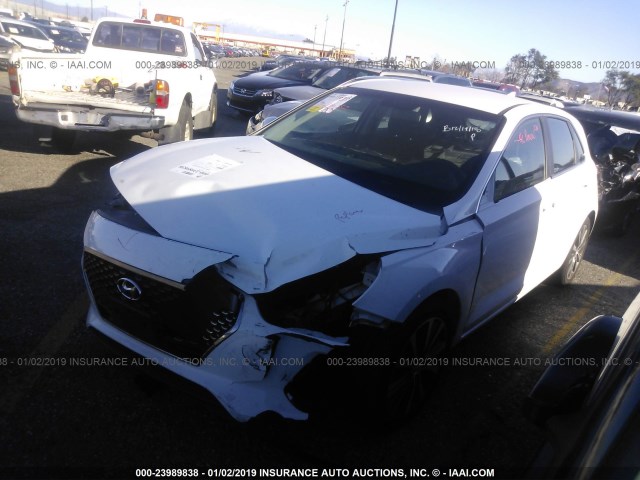 KMHH35LE4JU030896 - 2018 HYUNDAI ELANTRA GT WHITE photo 2