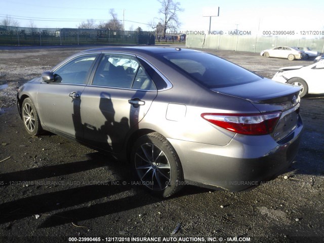 4T1BF1FK6FU956344 - 2015 TOYOTA CAMRY LE/XLE/SE/XSE GRAY photo 3