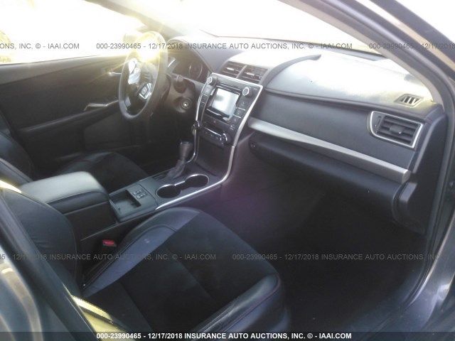 4T1BF1FK6FU956344 - 2015 TOYOTA CAMRY LE/XLE/SE/XSE GRAY photo 5