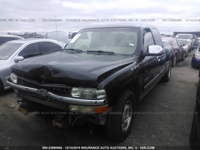 2GCEC19VXY1113665 - 2000 CHEVROLET SILVERADO C1500 BLACK photo 2