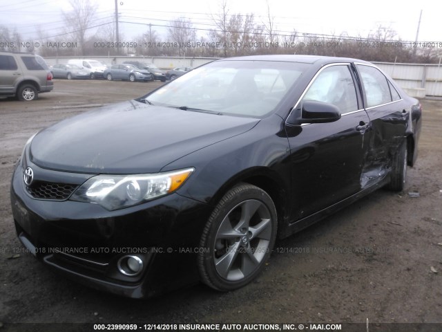 4T1BF1FK4CU152121 - 2012 TOYOTA CAMRY SE/LE/XLE შავი ფოტო 2