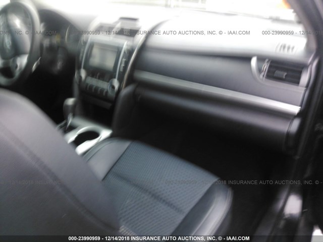 4T1BF1FK4CU152121 - 2012 TOYOTA CAMRY SE/LE/XLE შავი ფოტო 5