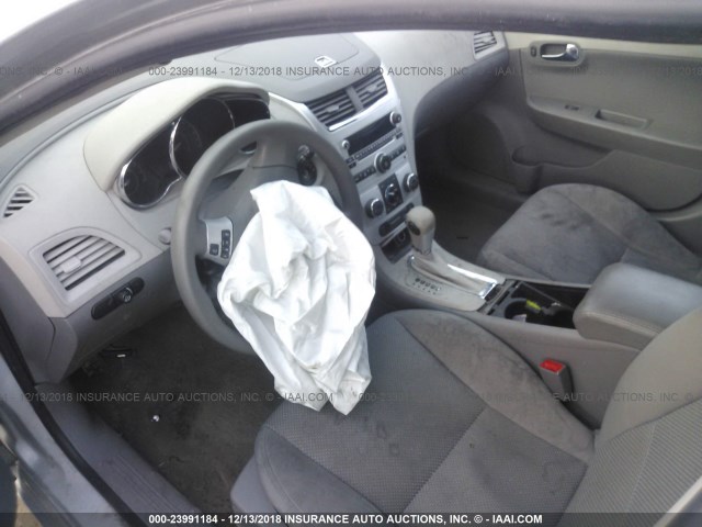 1G1ZB5E07CF331014 - 2012 CHEVROLET MALIBU LS 银色 照片 5