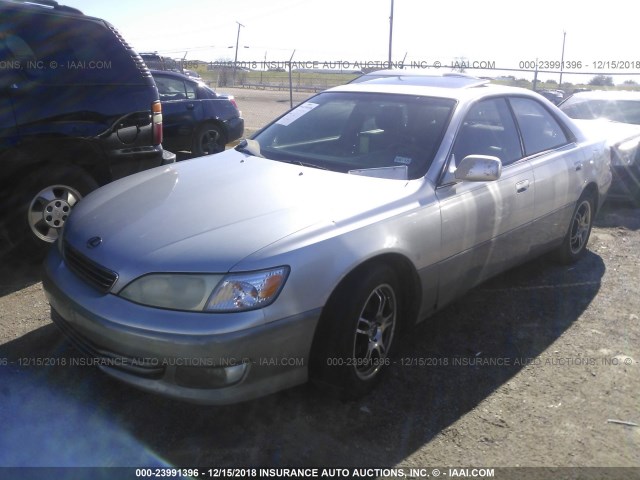 JT8BF28G915109497 - 2001 LEXUS ES 300 SILVER photo 2