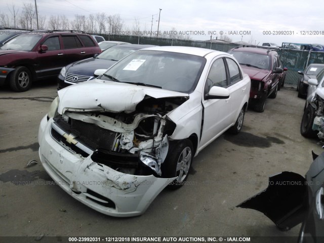 KL1TD5DE2AB125695 - 2010 CHEVROLET AVEO LS/LT WHITE photo 2