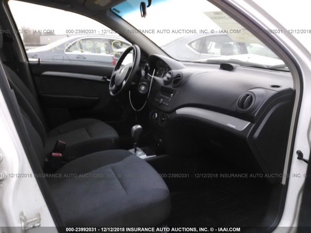 KL1TD5DE2AB125695 - 2010 CHEVROLET AVEO LS/LT WHITE photo 5