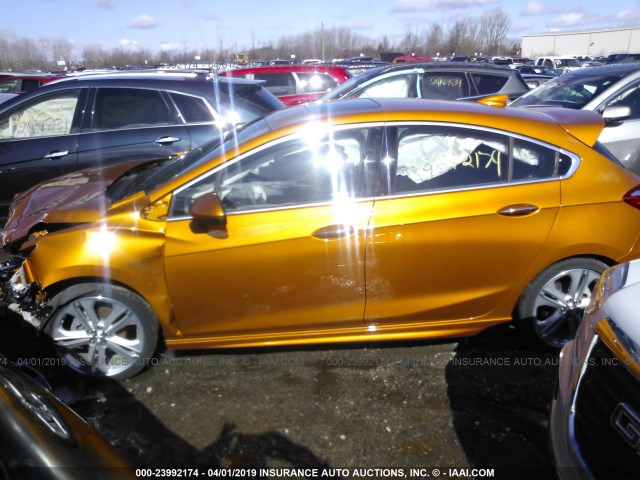 3G1BF6SM9HS593445 - 2017 CHEVROLET CRUZE PREMIER ORANGE photo 2