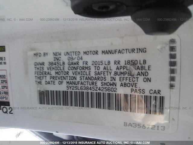 5Y2SL63845Z425602 - 2005 PONTIAC VIBE WHITE photo 9