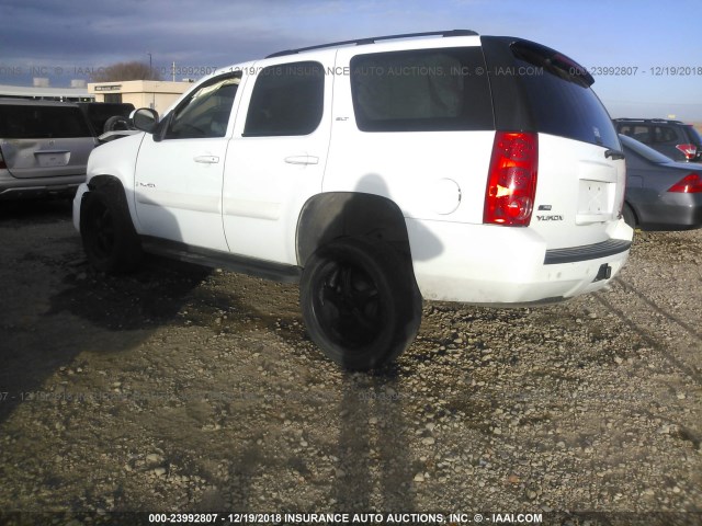 1GKFK13008R261369 - 2008 GMC YUKON WHITE photo 3