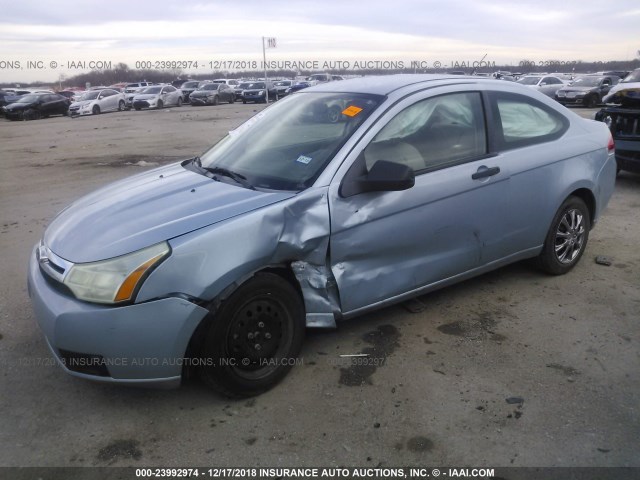 1FAHP32N38W124111 - 2008 FORD FOCUS S/SE BLUE photo 2