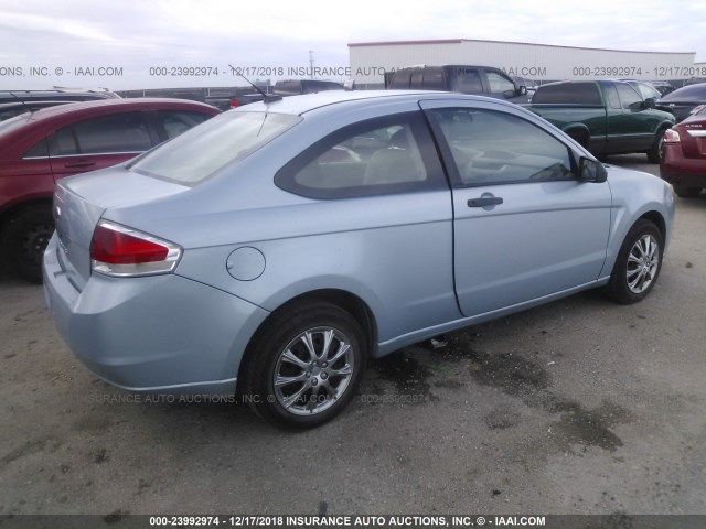 1FAHP32N38W124111 - 2008 FORD FOCUS S/SE BLUE photo 4