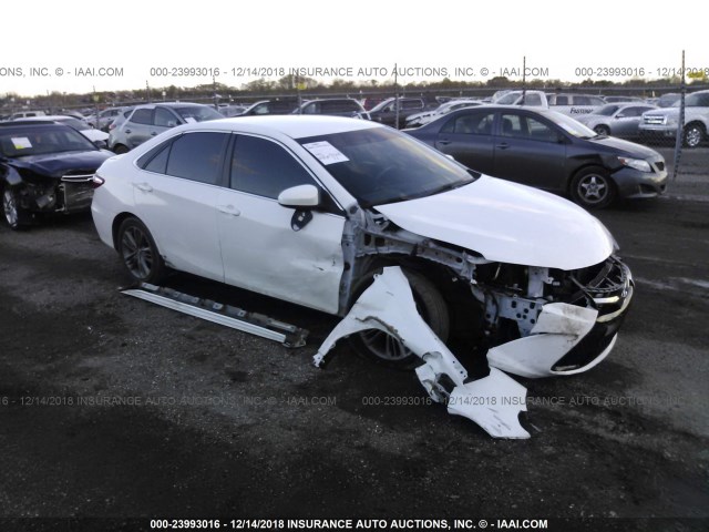 4T1BF1FK7HU306411 - 2017 TOYOTA CAMRY LE/XLE/SE/XSE WHITE photo 1