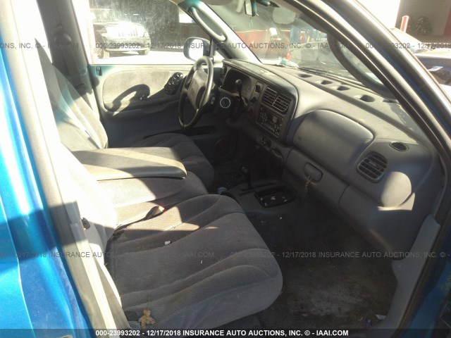 1B7GG2AN7YS625981 - 2000 DODGE DAKOTA QUAD BLUE photo 5