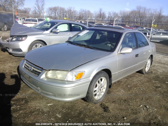 4T1BF28K71U959801 - 2001 TOYOTA CAMRY LE/XLE SILVER photo 2