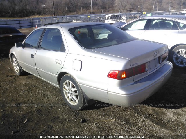 4T1BF28K71U959801 - 2001 TOYOTA CAMRY LE/XLE SILVER photo 3