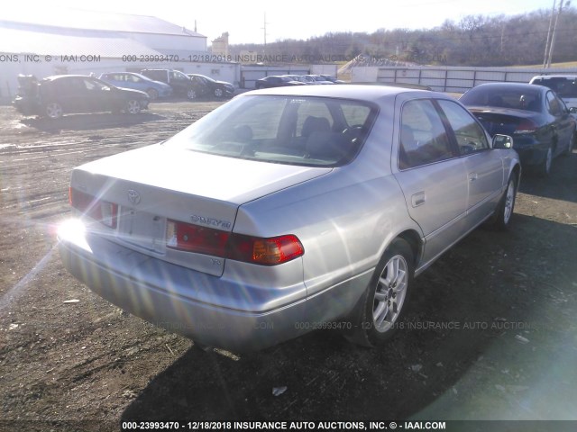 4T1BF28K71U959801 - 2001 TOYOTA CAMRY LE/XLE SILVER photo 4