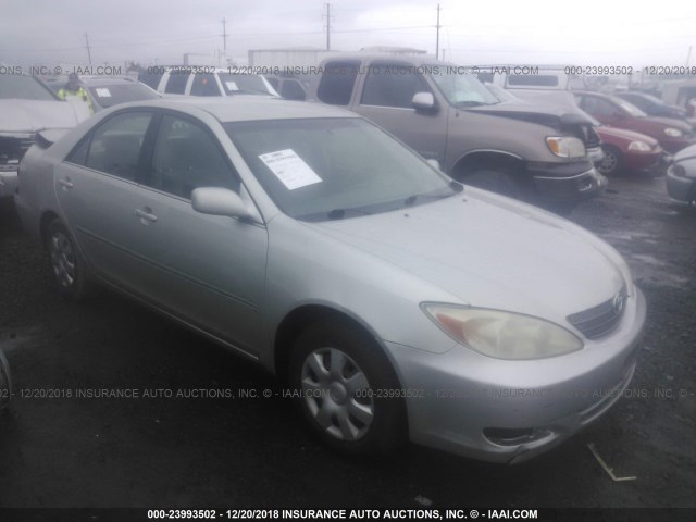 JTDBE32K020061894 - 2002 TOYOTA CAMRY LE/XLE/SE SILVER photo 1