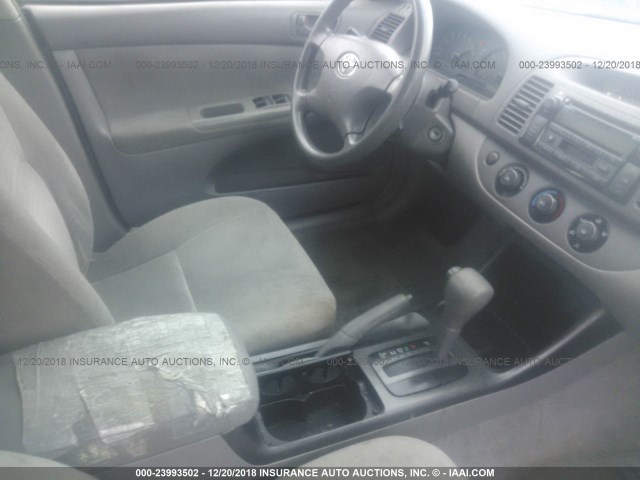 JTDBE32K020061894 - 2002 TOYOTA CAMRY LE/XLE/SE SILVER photo 5