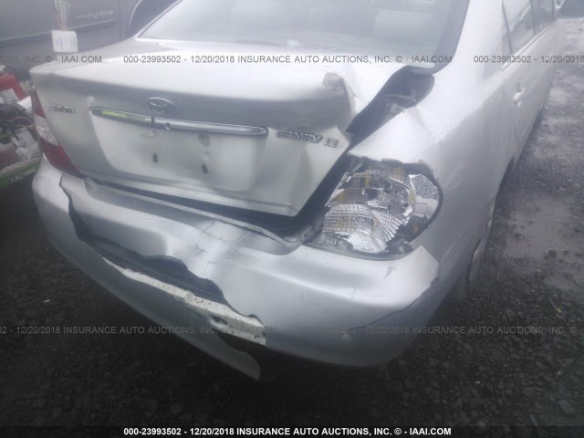 JTDBE32K020061894 - 2002 TOYOTA CAMRY LE/XLE/SE SILVER photo 6