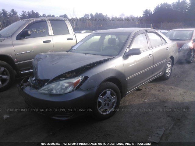 4T1BF32K82U519280 - 2002 TOYOTA CAMRY LE/XLE/SE GRAY photo 2