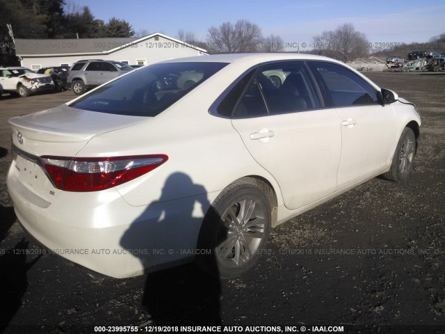 4T1BF1FK9HU302263 - 2017 TOYOTA CAMRY LE/XLE/SE/XSE WHITE photo 4