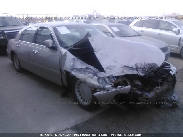 1LNHM81W12Y662176 - 2002 LINCOLN TOWN CAR EXECUTIVE SILVER photo 1