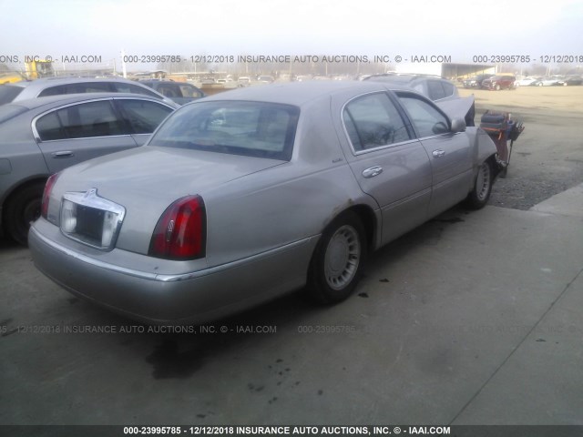 1LNHM81W12Y662176 - 2002 LINCOLN TOWN CAR EXECUTIVE SILVER photo 4