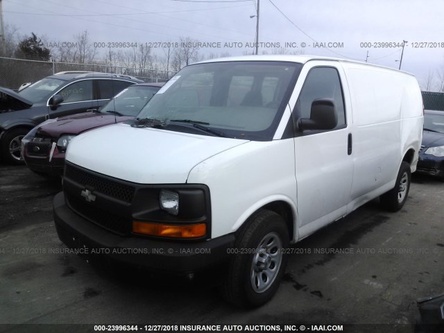 1GCFG15X491104077 - 2009 CHEVROLET EXPRESS G1500  WHITE photo 2