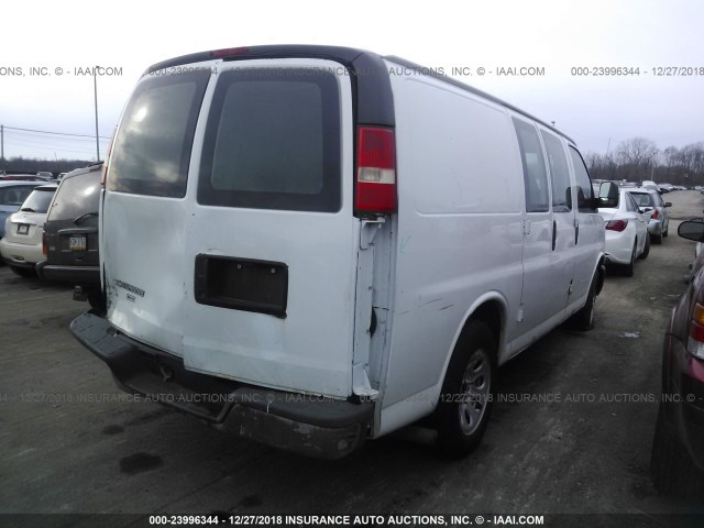 1GCFG15X491104077 - 2009 CHEVROLET EXPRESS G1500  WHITE photo 4