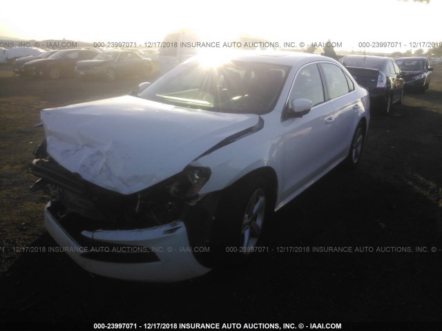 1VWBP7A33DC047076 - 2013 VOLKSWAGEN PASSAT SE WHITE photo 2