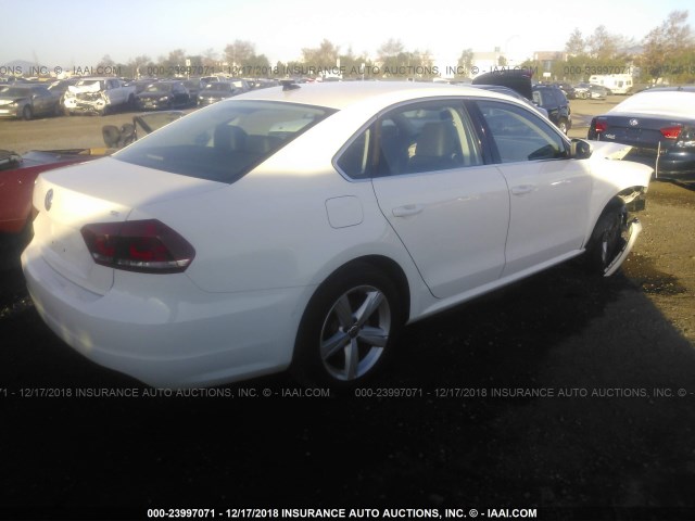 1VWBP7A33DC047076 - 2013 VOLKSWAGEN PASSAT SE WHITE photo 4