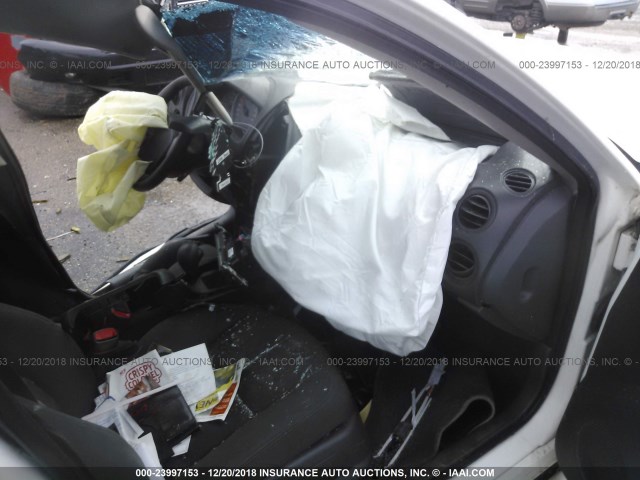 2G2WP522351173321 - 2005 PONTIAC GRAND PRIX WHITE photo 5