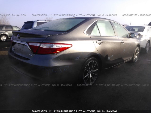 4T1BF1FK1FU947163 - 2015 TOYOTA CAMRY LE/XLE/SE/XSE GRAY photo 4