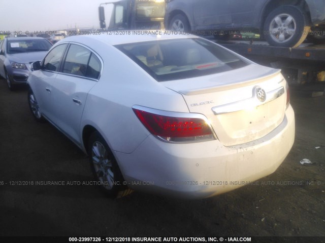 1G4GC5ER0DF275117 - 2013 BUICK LACROSSE WHITE photo 3