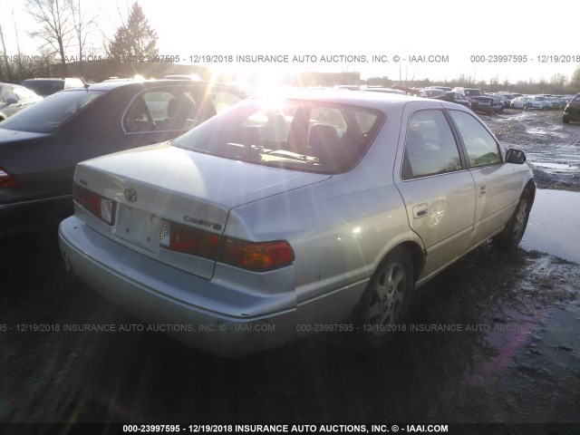 4T1BG22K3YU654084 - 2000 TOYOTA CAMRY CE/LE/XLE 银色 照片 4