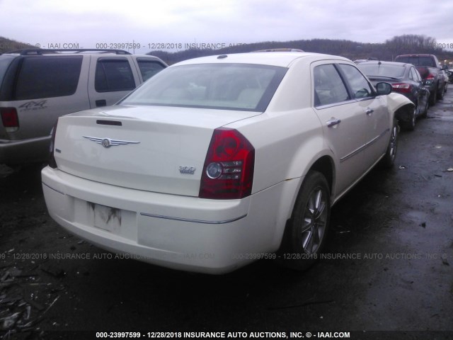 2C3CK5CV2AH156859 - 2010 CHRYSLER 300 TOURING WHITE photo 4