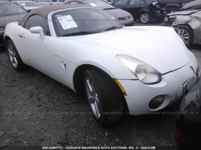 1G2MN35B49Y105027 - 2009 PONTIAC SOLSTICE WHITE photo 1